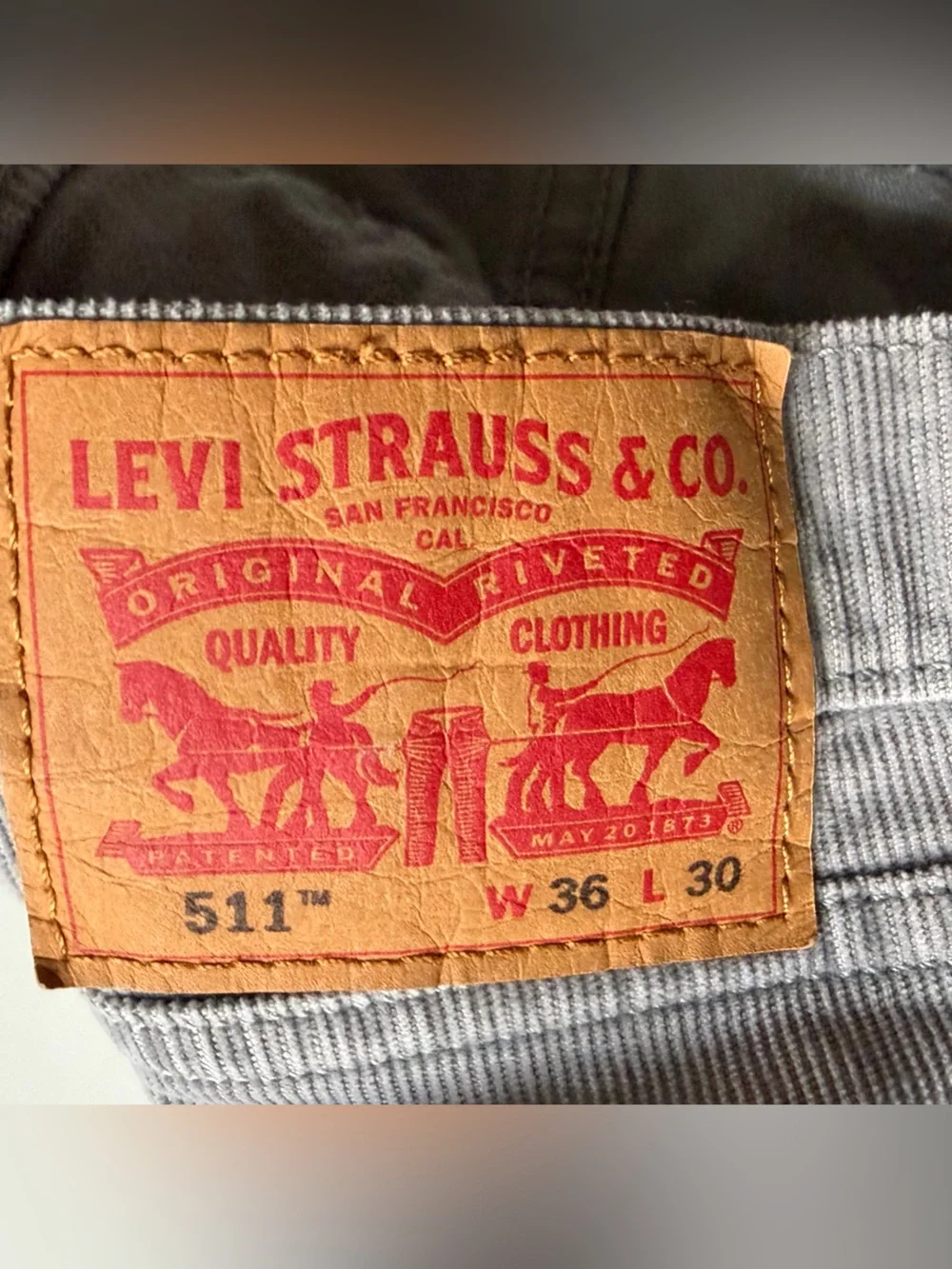 Levis comfortable gray